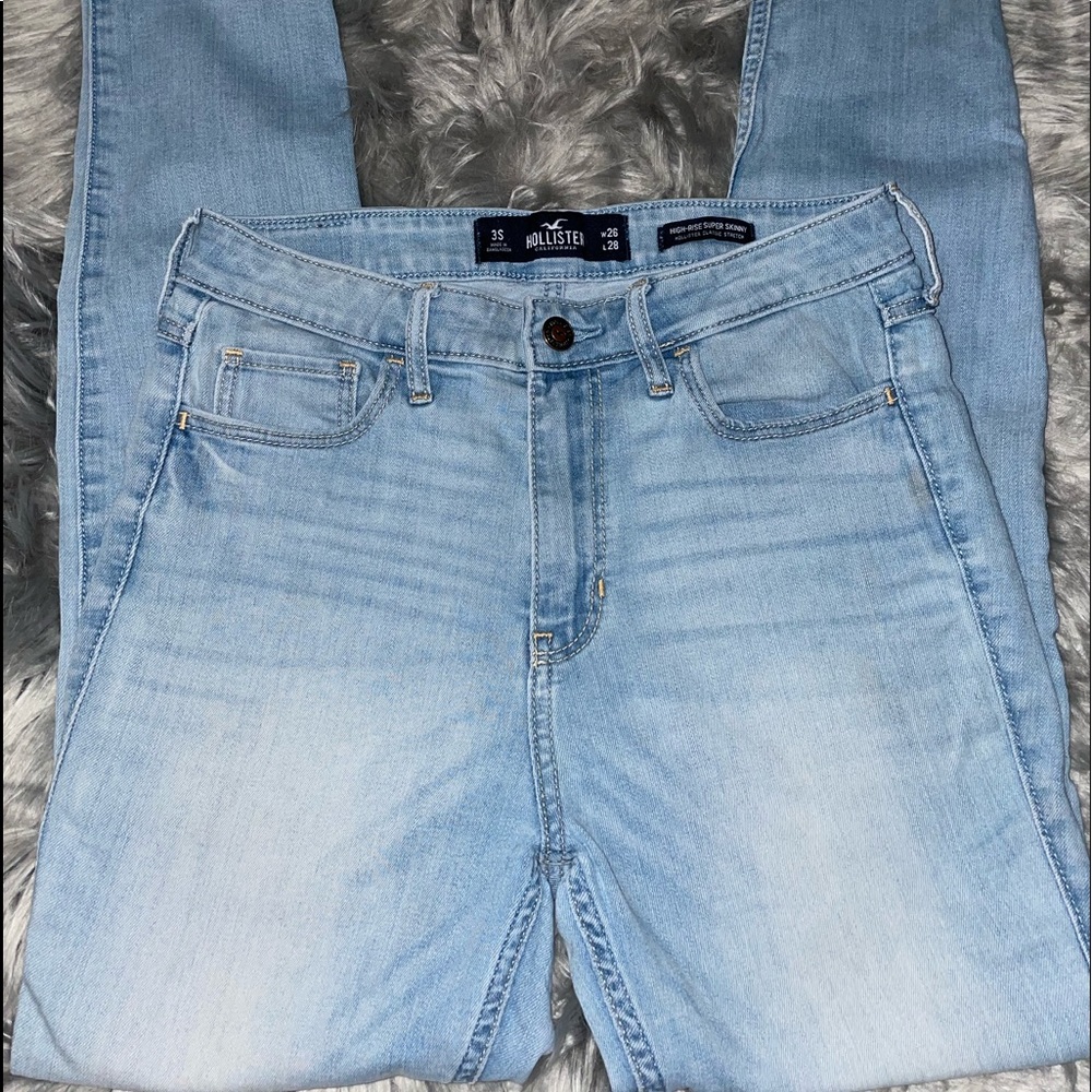 Hollister High-Rise Skinny Jeans